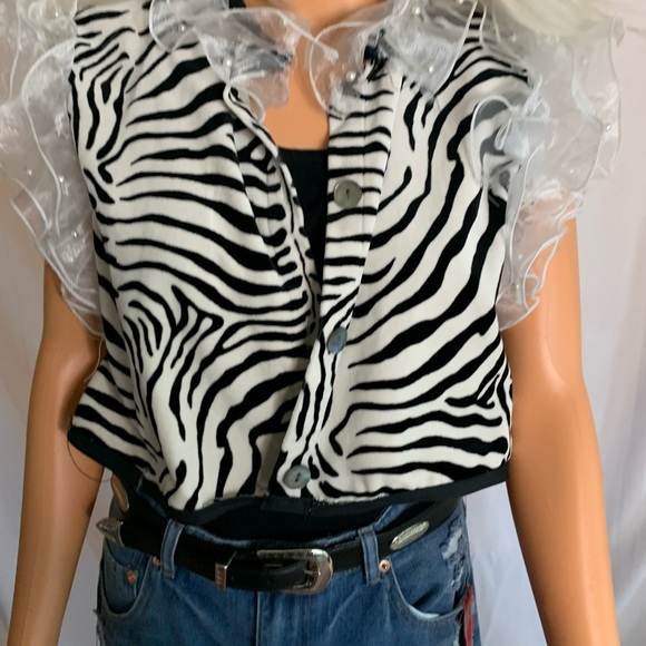 Zebra Print Ruffle Sleeve Blouse - Picture 16 of 16